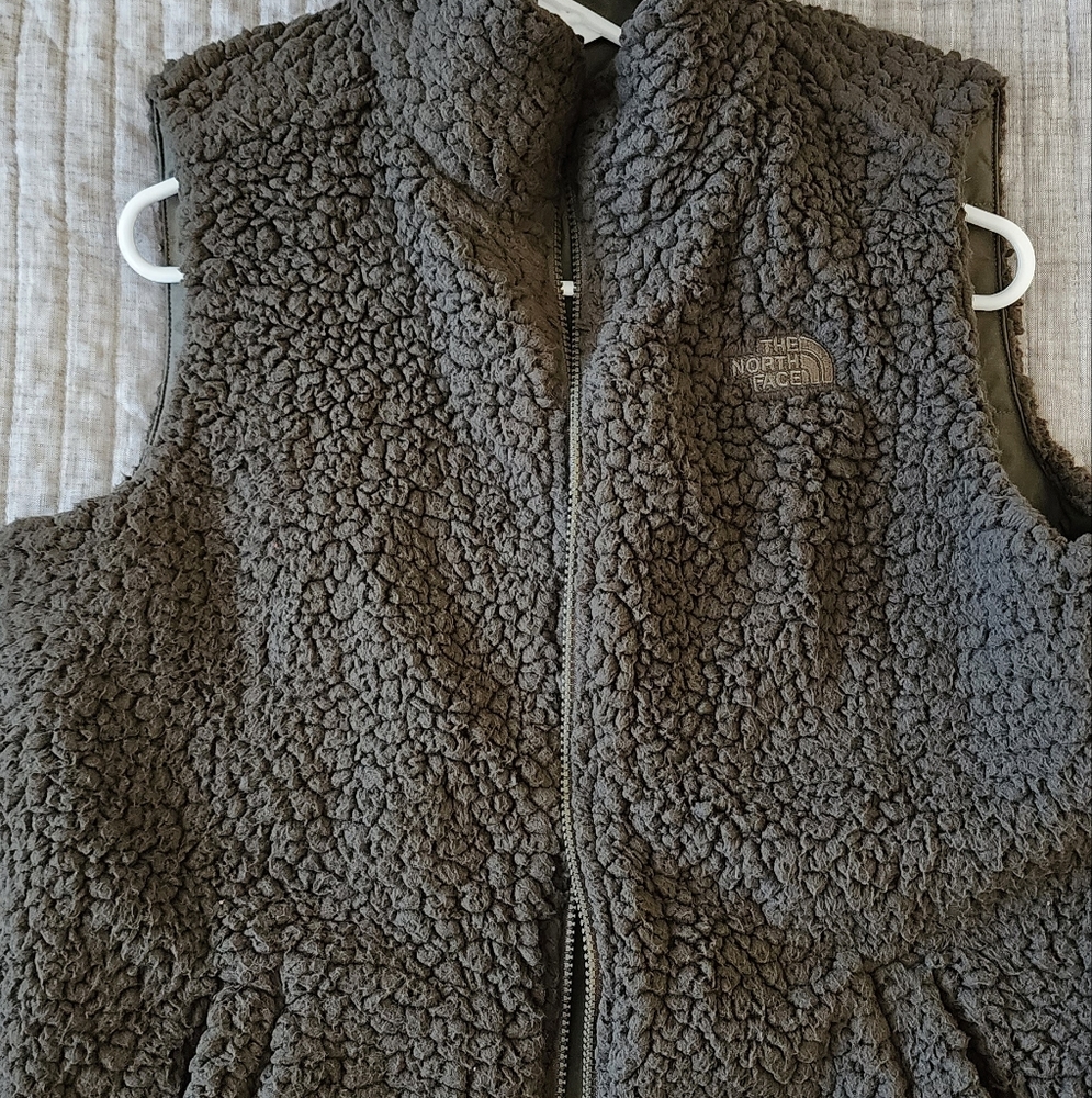 North Face Vest Medium  Reversible!!